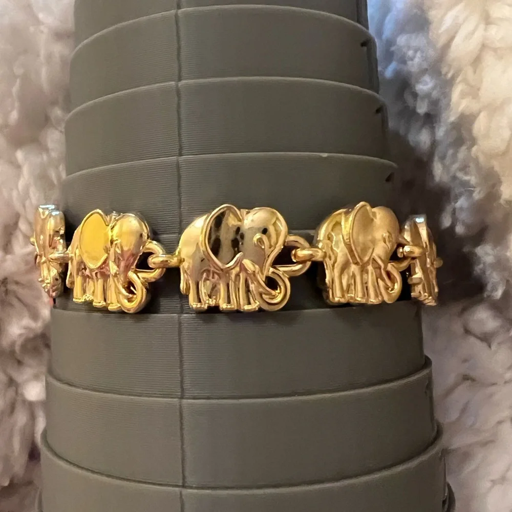 Lilly Pulitzer Gold Sculpted Elephant Bracelet EUC - Picture 7 of 7